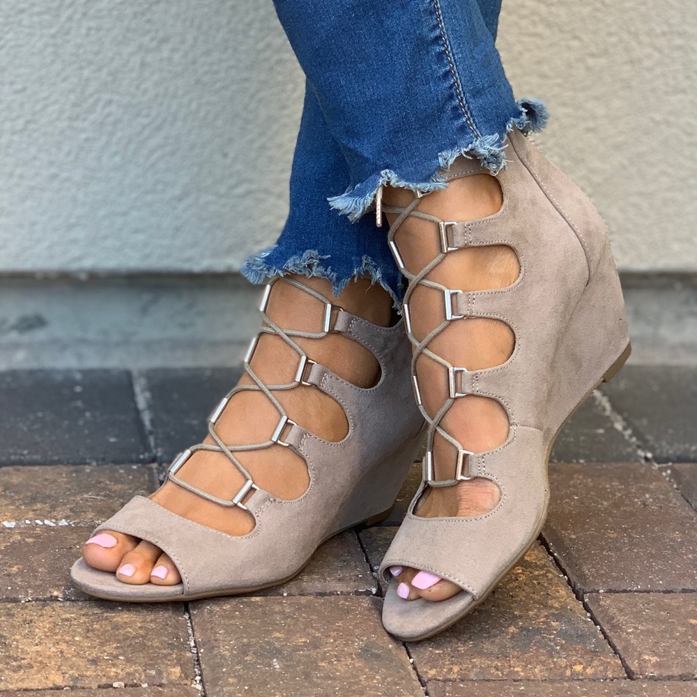 NIB Peep Toe Lace Up Gladiator Wedge Sandal - Picture 4 of 7